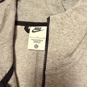 Nike Heather Gray Full-Zip Sweatshirt